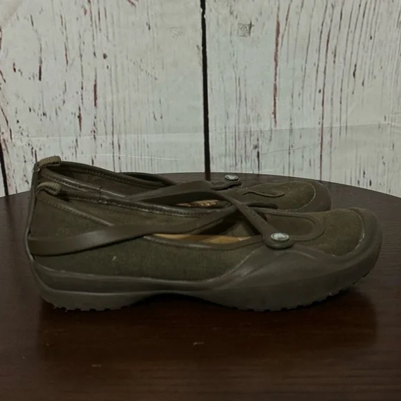 CROCS women’s loafer flats in chocolate brown color size 6 removable insole GUC - Picture 11 of 15